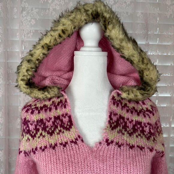 Mudd Y2K 2000s pink knit patterned sweater with fur hood🎀 - Picture 2 of 8